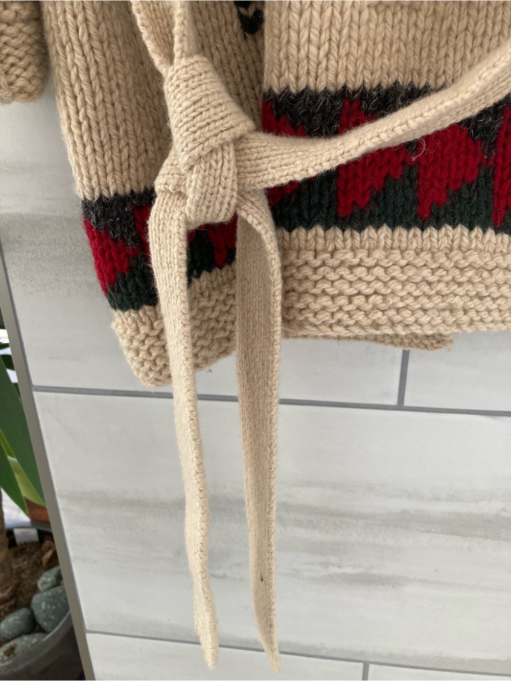Eddie Bauer Beige Shawl Cardigan with Red & Dark Green Wool Tribal Pattern Hand - Picture 8 of 12